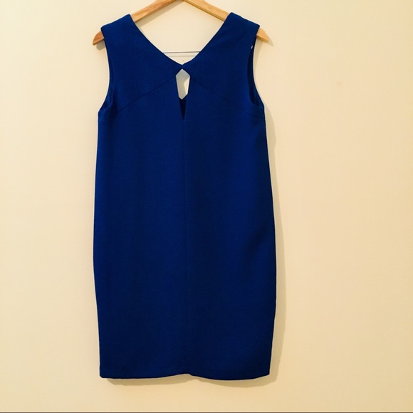 Mango | V-Neck Cut-Out Crepe Shift Dress - Picture 5 of 7